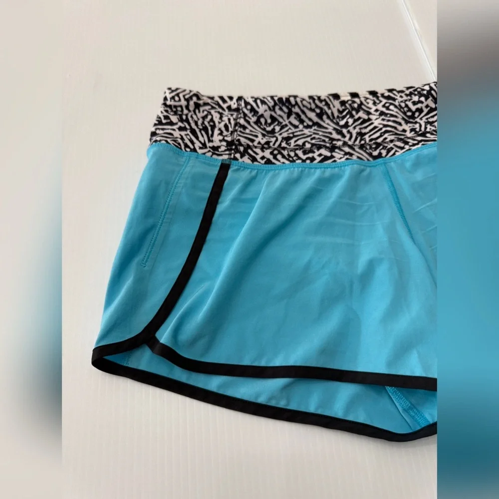 LULULEMON Fresco Blue / Mini Brushed Animal Run Times 4-Way Stretch Shor…